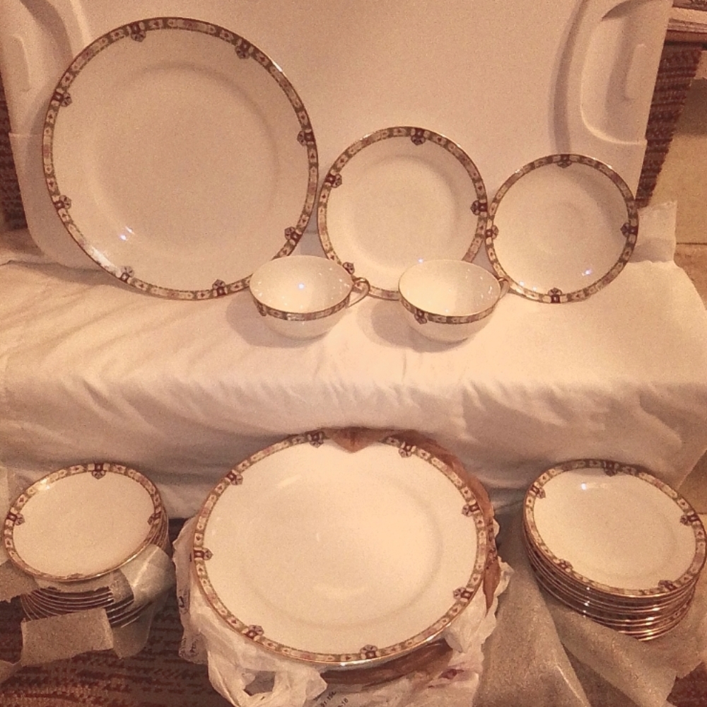 Vintage Noritake "Regina" Japanese dinner set
